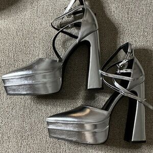 Mixx Shuz Metallic Silver Platform Heels